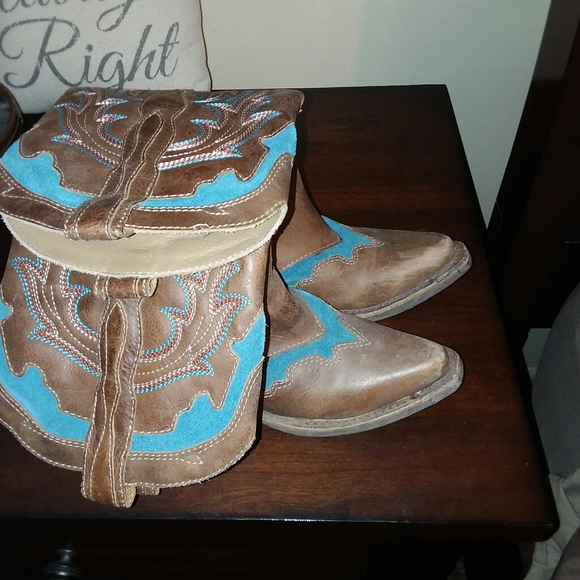 Boots - Picture 4 of 4